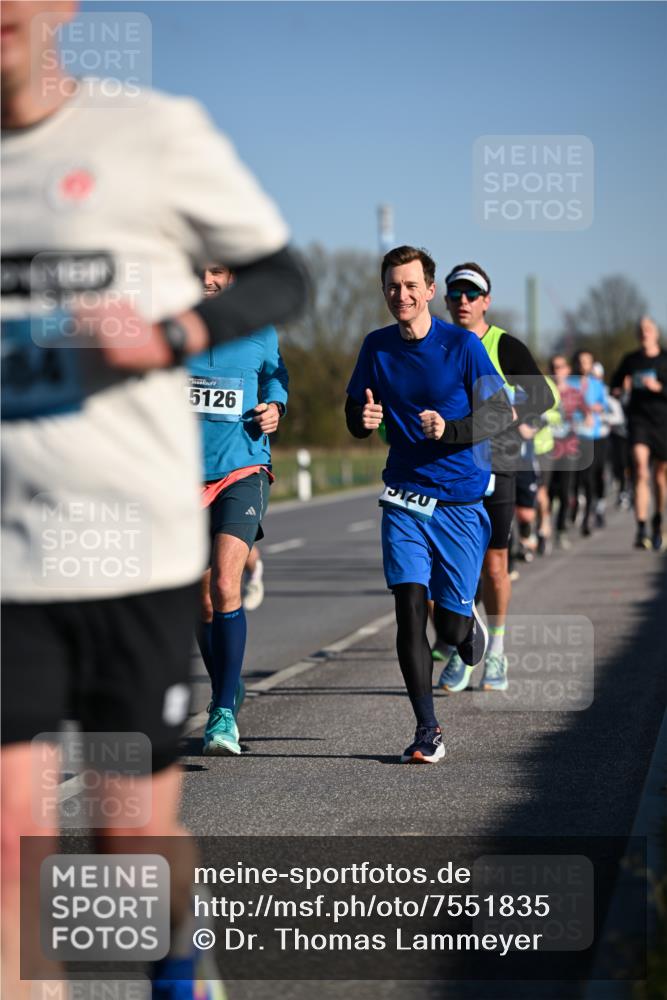 06.04.2025 - 44. Internationalen Wilhelmsburger Insellauf Dr. Thomas Lammeyer http://msf.ph/oto/7551835 06.04.2025 09:25:12 Laufen 5126, 5120 meine-sportfotos.de