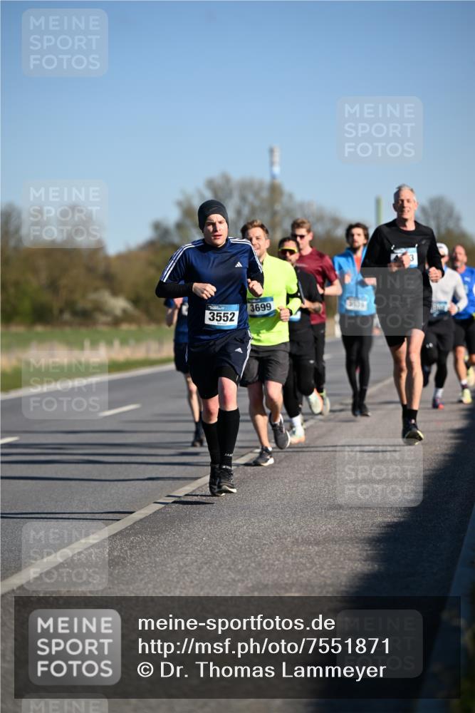 06.04.2025 - 44. Internationalen Wilhelmsburger Insellauf Dr. Thomas Lammeyer http://msf.ph/oto/7551871 06.04.2025 09:25:16 Laufen 3552, 3699, 3530 meine-sportfotos.de