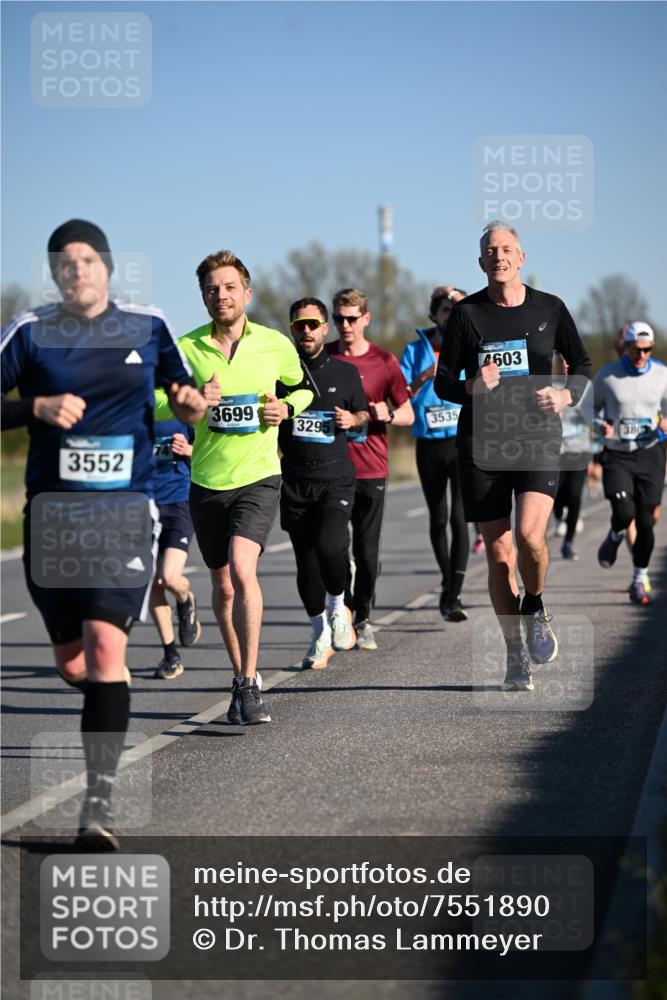 06.04.2025 - 44. Internationalen Wilhelmsburger Insellauf Dr. Thomas Lammeyer http://msf.ph/oto/7551890 06.04.2025 09:25:17 Laufen 3699, 3535, 329, 3552, 603, 380 meine-sportfotos.de