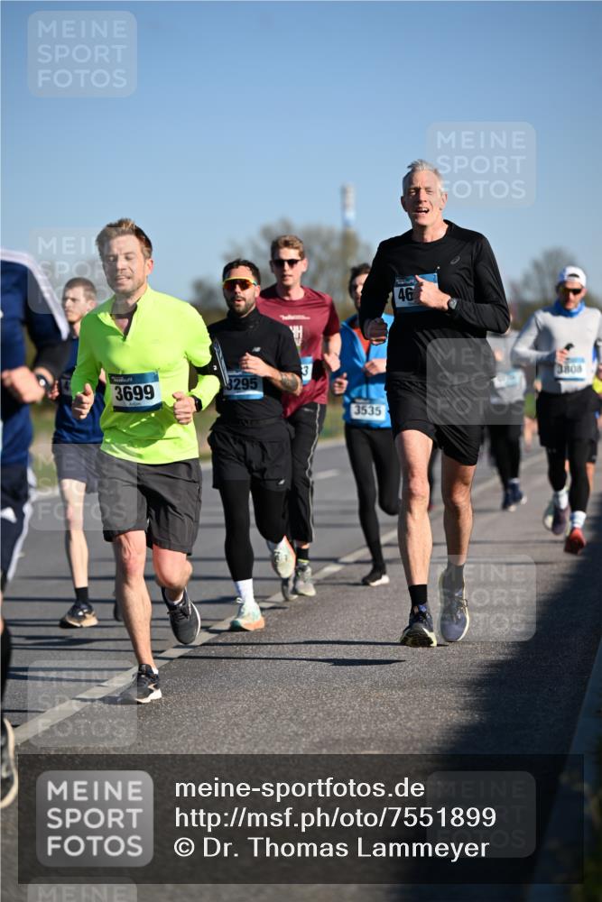 06.04.2025 - 44. Internationalen Wilhelmsburger Insellauf Dr. Thomas Lammeyer http://msf.ph/oto/7551899 06.04.2025 09:25:18 Laufen 3295, 3699, 71, 3535, 46, 3808 meine-sportfotos.de