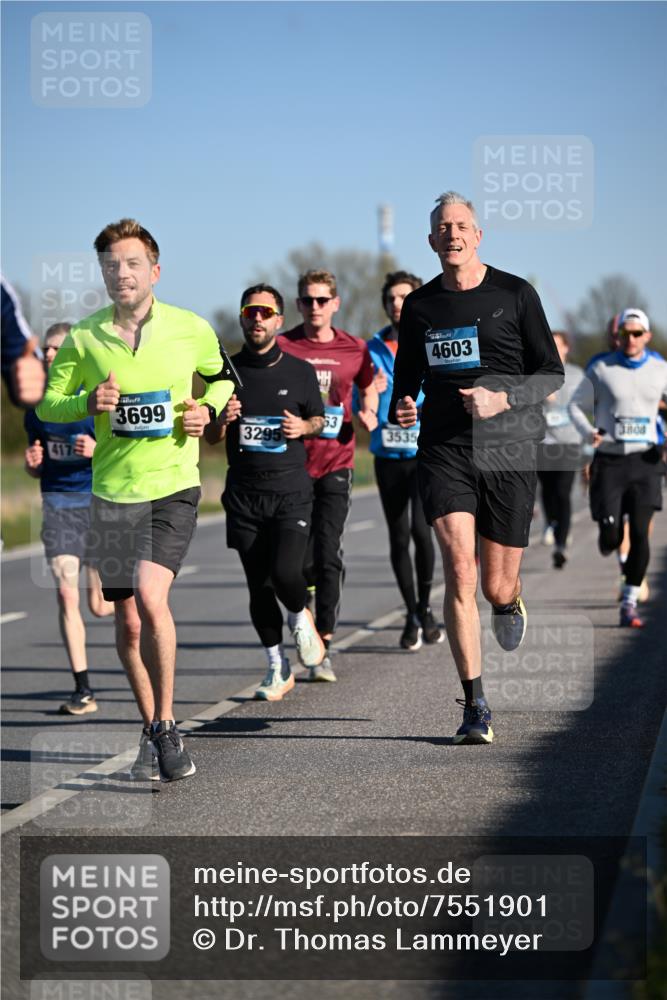 06.04.2025 - 44. Internationalen Wilhelmsburger Insellauf Dr. Thomas Lammeyer http://msf.ph/oto/7551901 06.04.2025 09:25:18 Laufen 417, 3699, 63, 3295, 3535, 4603, 3808 meine-sportfotos.de
