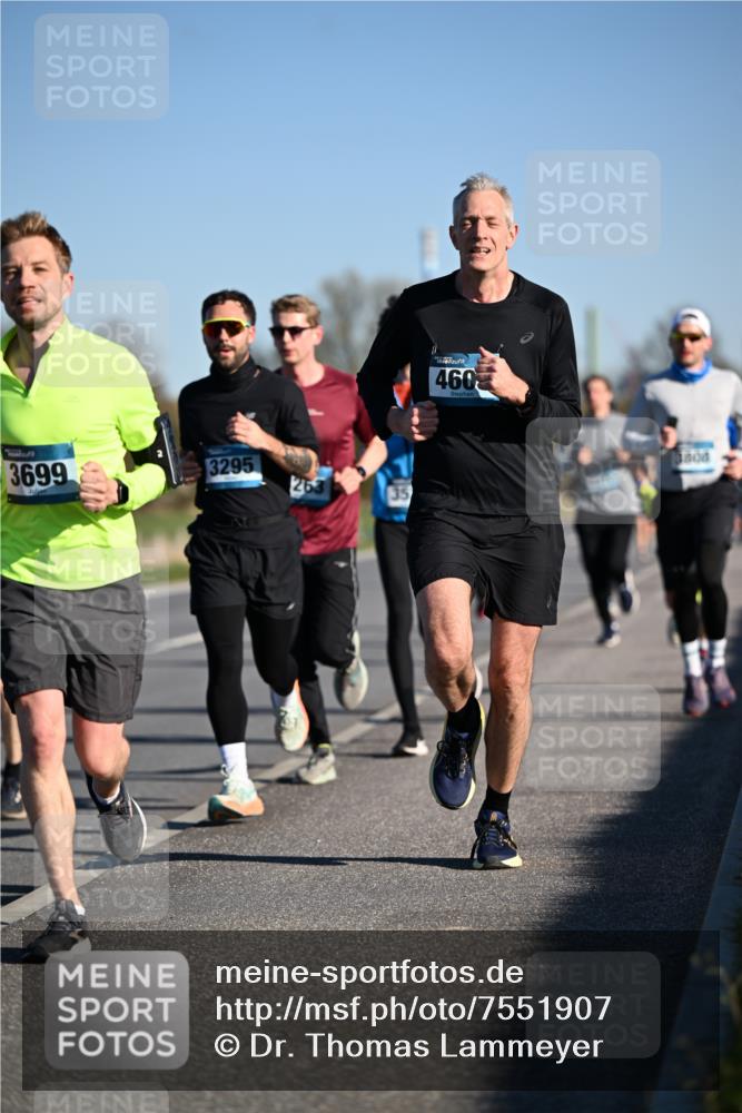 06.04.2025 - 44. Internationalen Wilhelmsburger Insellauf Dr. Thomas Lammeyer http://msf.ph/oto/7551907 06.04.2025 09:25:18 Laufen 3699, 3295, 460, 18800 meine-sportfotos.de