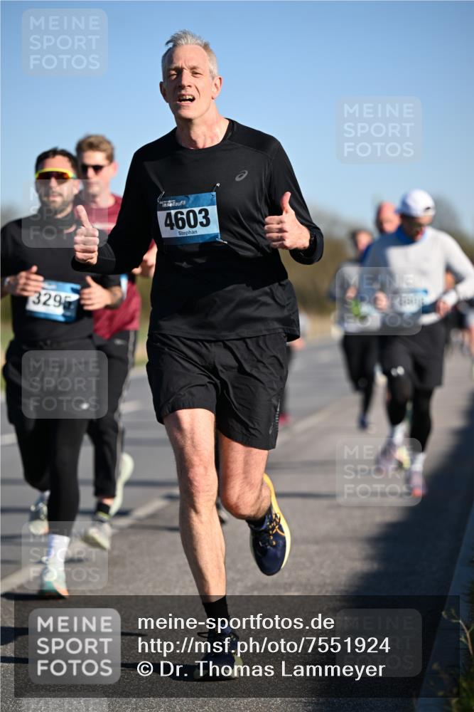 06.04.2025 - 44. Internationalen Wilhelmsburger Insellauf Dr. Thomas Lammeyer http://msf.ph/oto/7551924 06.04.2025 09:25:19 Laufen 329, 4603 meine-sportfotos.de