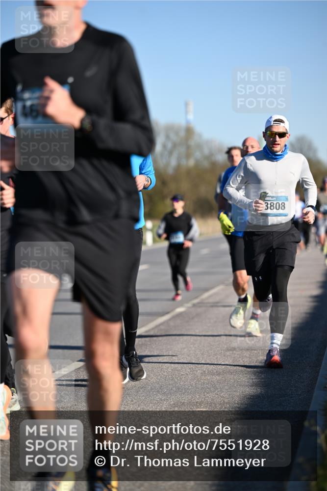 06.04.2025 - 44. Internationalen Wilhelmsburger Insellauf Dr. Thomas Lammeyer http://msf.ph/oto/7551928 06.04.2025 09:25:20 Laufen 3808 meine-sportfotos.de