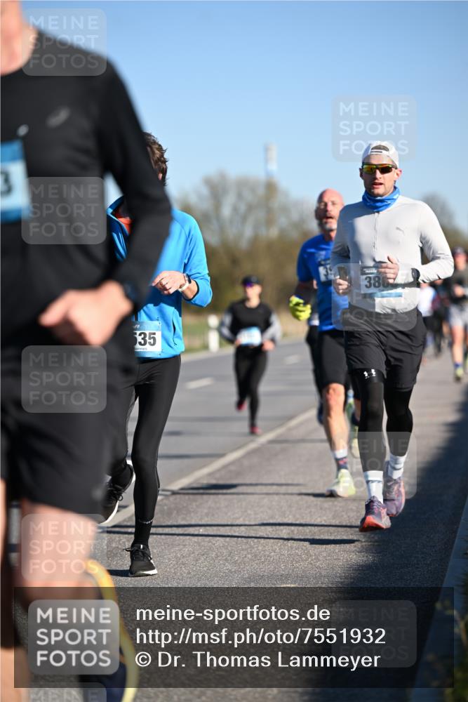06.04.2025 - 44. Internationalen Wilhelmsburger Insellauf Dr. Thomas Lammeyer http://msf.ph/oto/7551932 06.04.2025 09:25:20 Laufen 35, 380 meine-sportfotos.de