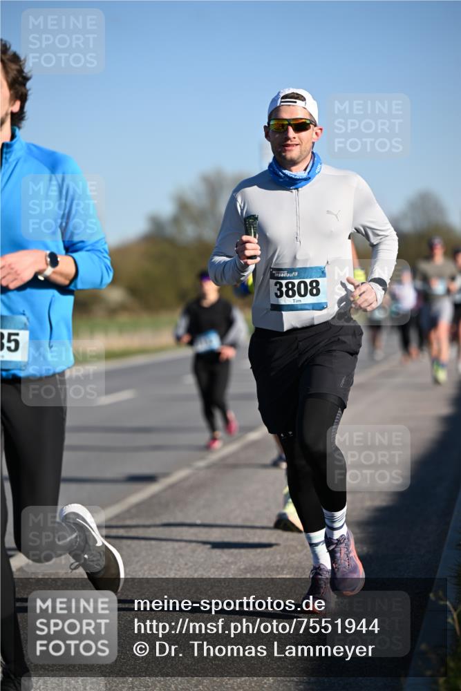 06.04.2025 - 44. Internationalen Wilhelmsburger Insellauf Dr. Thomas Lammeyer http://msf.ph/oto/7551944 06.04.2025 09:25:21 Laufen 35, 3808 meine-sportfotos.de