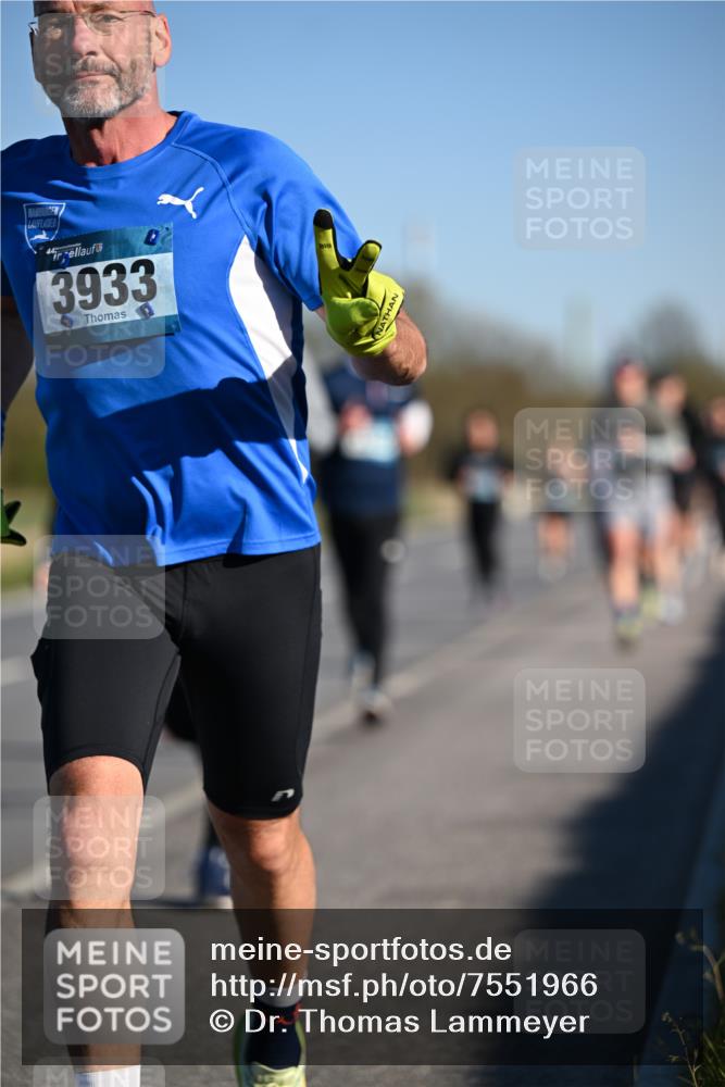 06.04.2025 - 44. Internationalen Wilhelmsburger Insellauf Dr. Thomas Lammeyer http://msf.ph/oto/7551966 06.04.2025 09:25:23 Laufen 02, 3933, 11 meine-sportfotos.de
