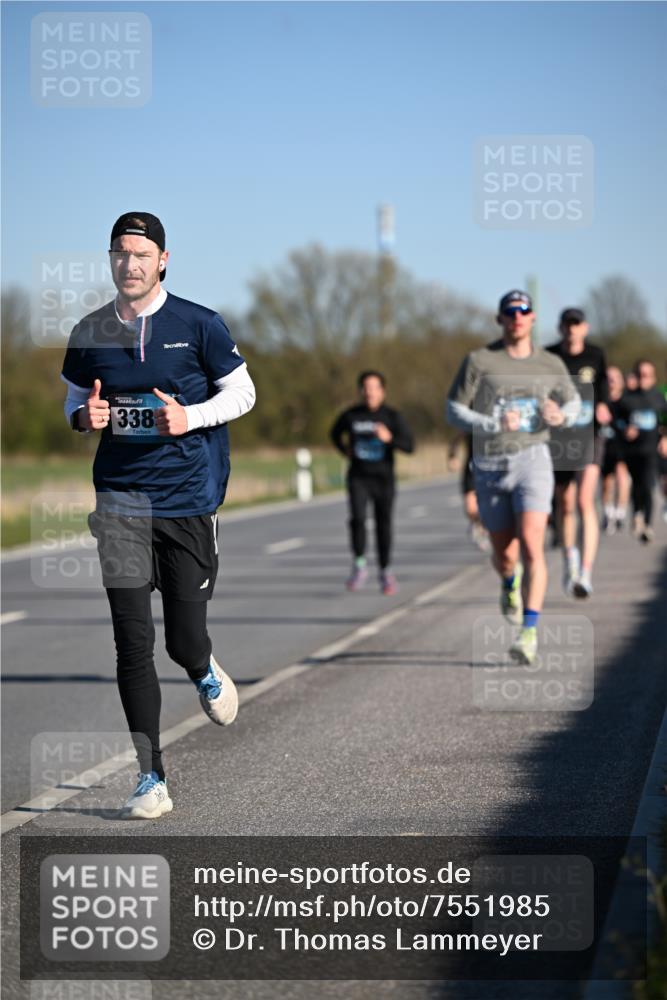 06.04.2025 - 44. Internationalen Wilhelmsburger Insellauf Dr. Thomas Lammeyer http://msf.ph/oto/7551985 06.04.2025 09:25:25 Laufen 338 meine-sportfotos.de