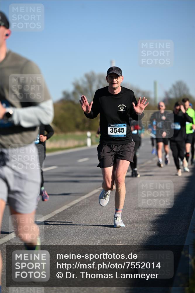 06.04.2025 - 44. Internationalen Wilhelmsburger Insellauf Dr. Thomas Lammeyer http://msf.ph/oto/7552014 06.04.2025 09:25:28 Laufen 56, 3545 meine-sportfotos.de