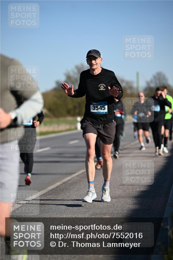 06.04.2025 - 44. Internationalen Wilhelmsburger Insellauf Dr. Thomas Lammeyer http://msf.ph/oto/7552016 06.04.2025 09:25:28 Laufen 3545 meine-sportfotos.de