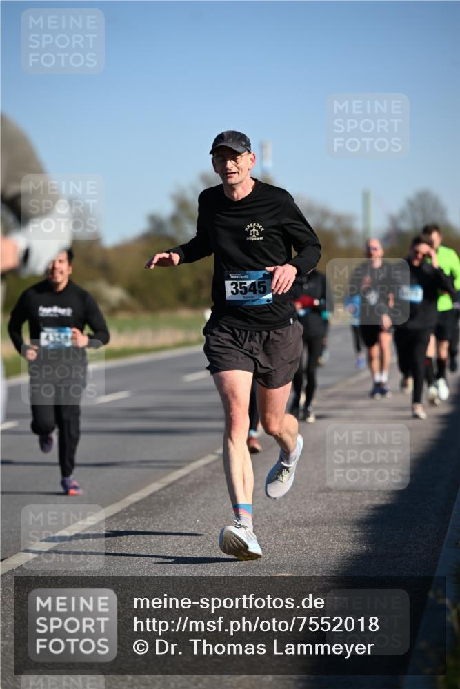 06.04.2025 - 44. Internationalen Wilhelmsburger Insellauf Dr. Thomas Lammeyer http://msf.ph/oto/7552018 06.04.2025 09:25:29 Laufen 4350, 3545 meine-sportfotos.de
