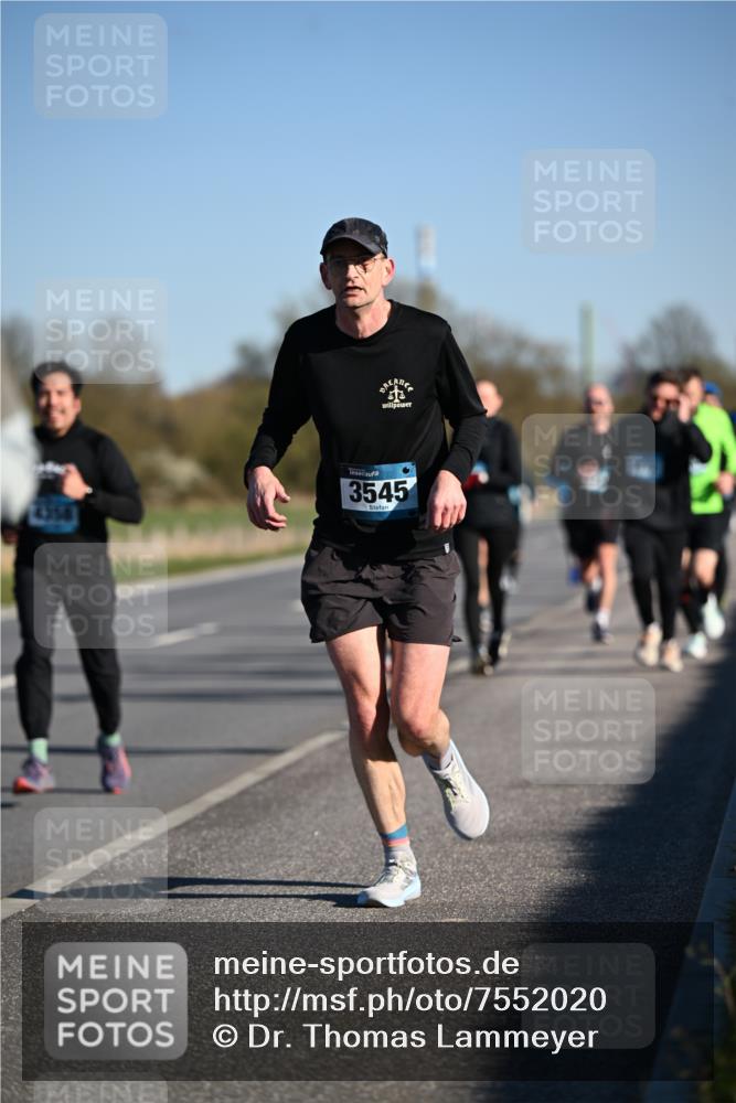 06.04.2025 - 44. Internationalen Wilhelmsburger Insellauf Dr. Thomas Lammeyer http://msf.ph/oto/7552020 06.04.2025 09:25:29 Laufen 3545 meine-sportfotos.de