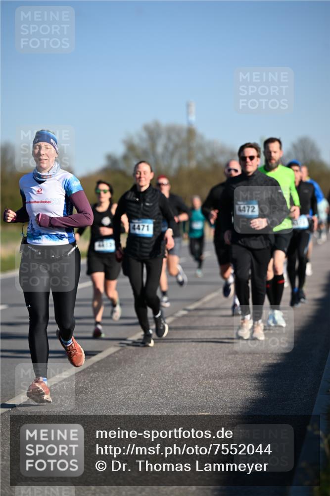06.04.2025 - 44. Internationalen Wilhelmsburger Insellauf Dr. Thomas Lammeyer http://msf.ph/oto/7552044 06.04.2025 09:25:31 Laufen 23, 4471, 4472 meine-sportfotos.de