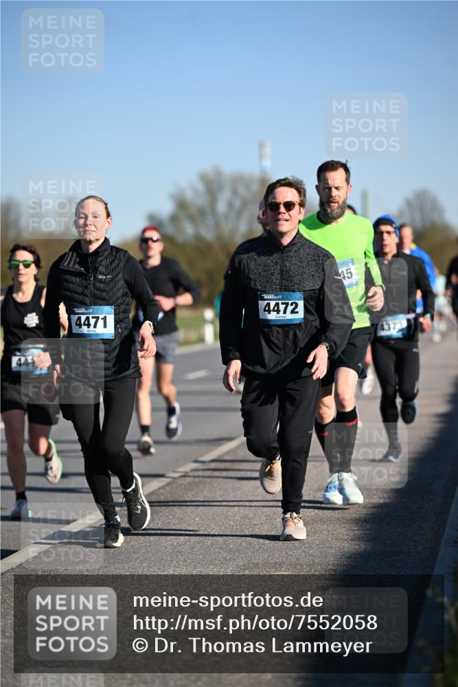 06.04.2025 - 44. Internationalen Wilhelmsburger Insellauf Dr. Thomas Lammeyer http://msf.ph/oto/7552058 06.04.2025 09:25:32 Laufen 4471, 4472, 45 meine-sportfotos.de