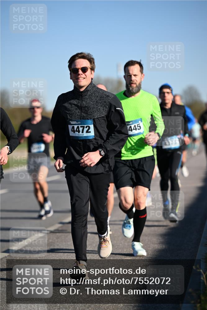 06.04.2025 - 44. Internationalen Wilhelmsburger Insellauf Dr. Thomas Lammeyer http://msf.ph/oto/7552072 06.04.2025 09:25:33 Laufen 4472, 445, 4373 meine-sportfotos.de