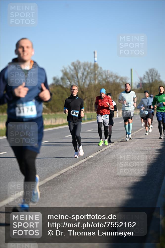06.04.2025 - 44. Internationalen Wilhelmsburger Insellauf Dr. Thomas Lammeyer http://msf.ph/oto/7552162 06.04.2025 09:25:42 Laufen 3174, 4189, 3588, 3623, 3267 meine-sportfotos.de