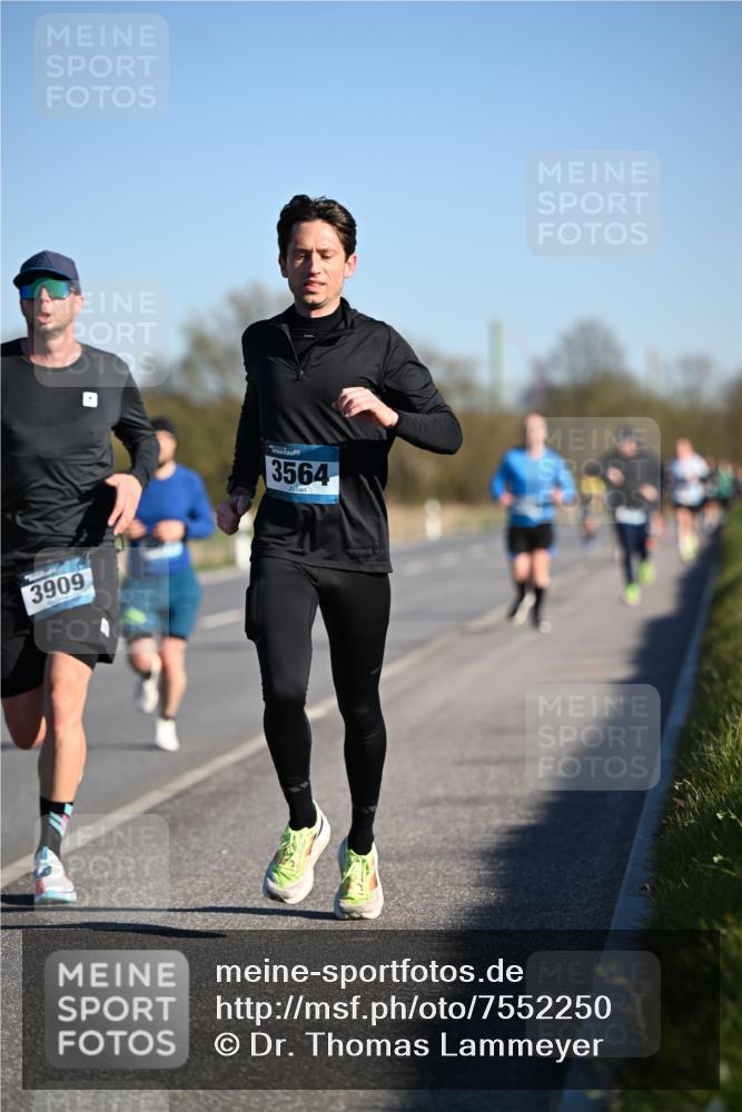 06.04.2025 - 44. Internationalen Wilhelmsburger Insellauf Dr. Thomas Lammeyer http://msf.ph/oto/7552250 06.04.2025 09:25:53 Laufen 3909, 3564 meine-sportfotos.de
