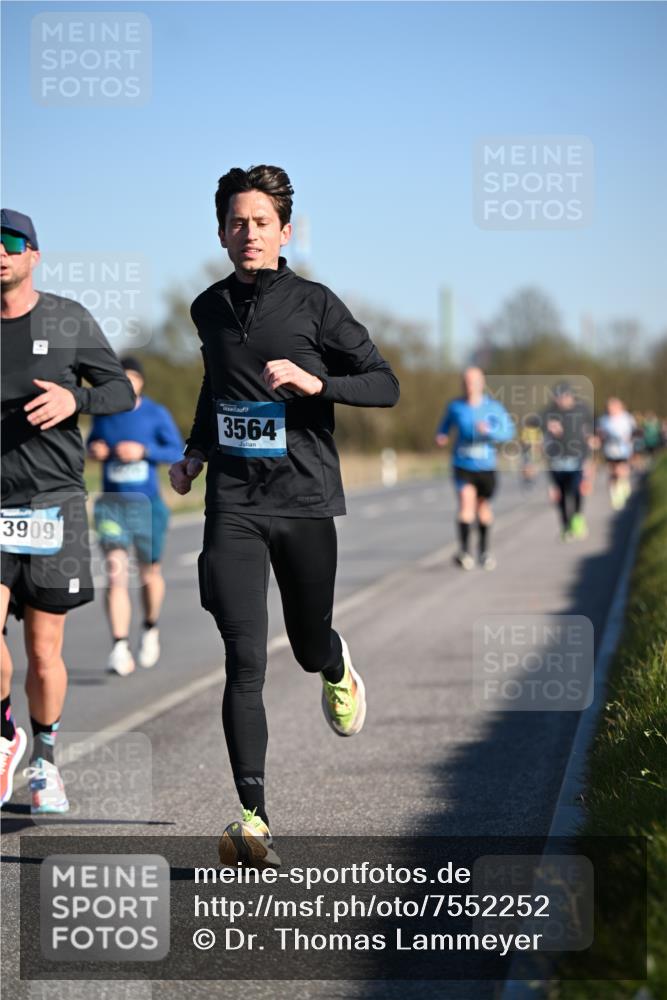 06.04.2025 - 44. Internationalen Wilhelmsburger Insellauf Dr. Thomas Lammeyer http://msf.ph/oto/7552252 06.04.2025 09:25:54 Laufen 3909, 3564 meine-sportfotos.de