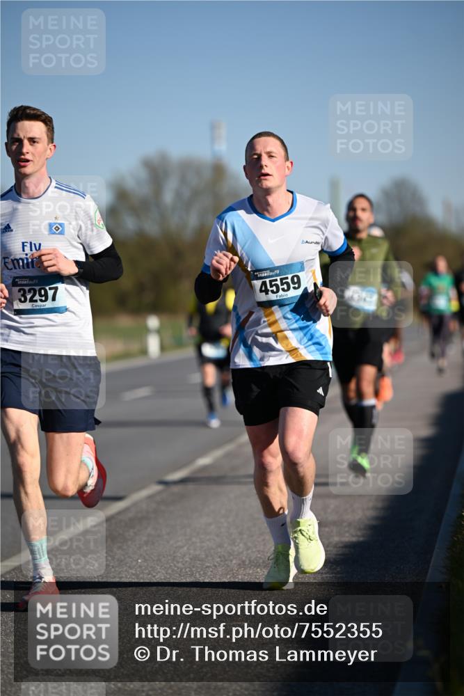 06.04.2025 - 44. Internationalen Wilhelmsburger Insellauf Dr. Thomas Lammeyer http://msf.ph/oto/7552355 06.04.2025 09:26:08 Laufen 3297, 4559, 4342 meine-sportfotos.de