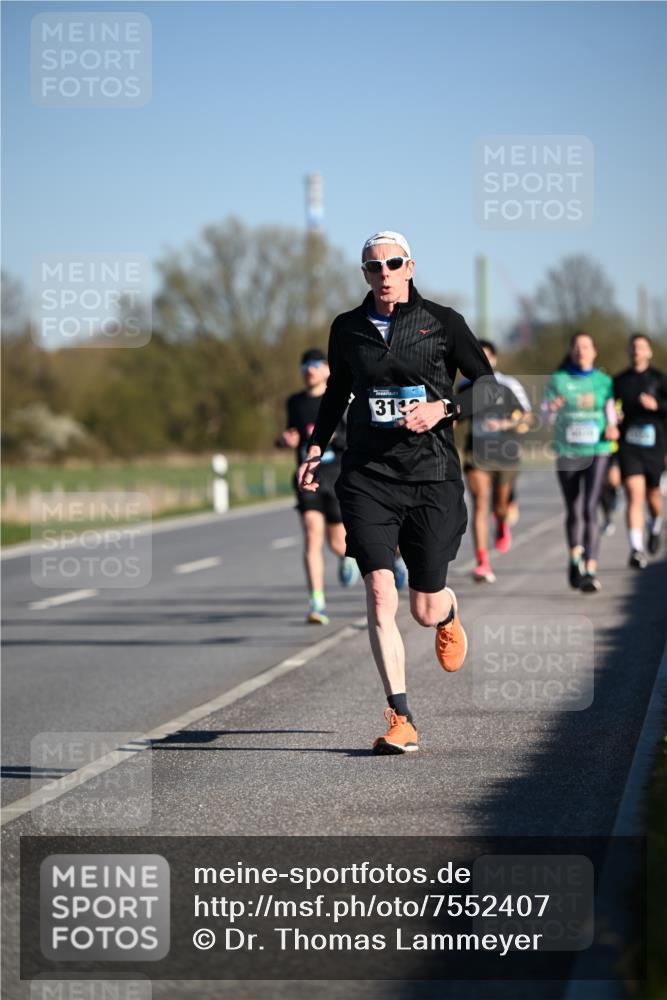 06.04.2025 - 44. Internationalen Wilhelmsburger Insellauf Dr. Thomas Lammeyer http://msf.ph/oto/7552407 06.04.2025 09:26:13 Laufen 31 meine-sportfotos.de