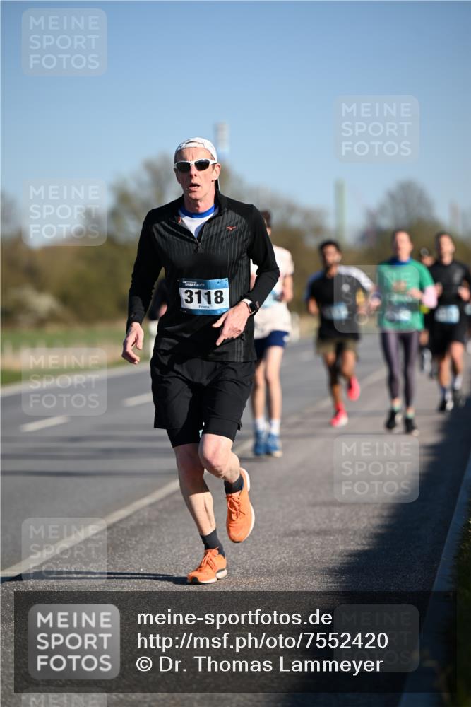 06.04.2025 - 44. Internationalen Wilhelmsburger Insellauf Dr. Thomas Lammeyer http://msf.ph/oto/7552420 06.04.2025 09:26:14 Laufen 3118 meine-sportfotos.de