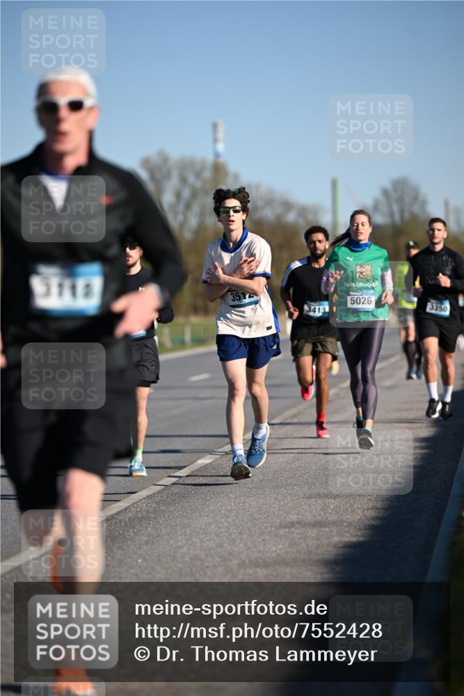 06.04.2025 - 44. Internationalen Wilhelmsburger Insellauf Dr. Thomas Lammeyer http://msf.ph/oto/7552428 06.04.2025 09:26:15 Laufen 3718, 3413, 5026, 3350 meine-sportfotos.de