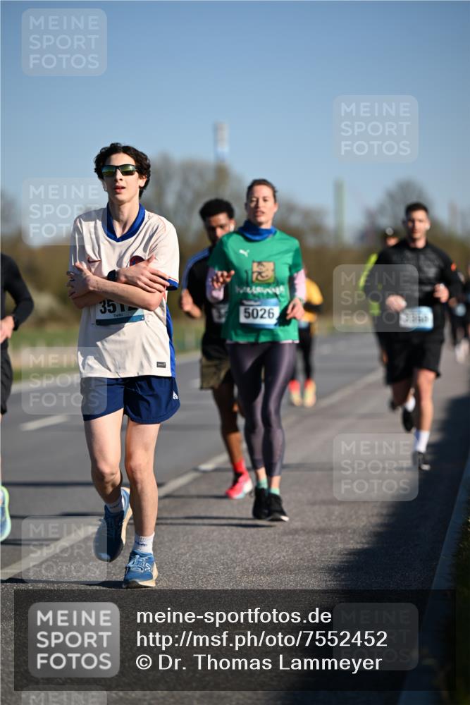 06.04.2025 - 44. Internationalen Wilhelmsburger Insellauf Dr. Thomas Lammeyer http://msf.ph/oto/7552452 06.04.2025 09:26:17 Laufen 35, 5026 meine-sportfotos.de