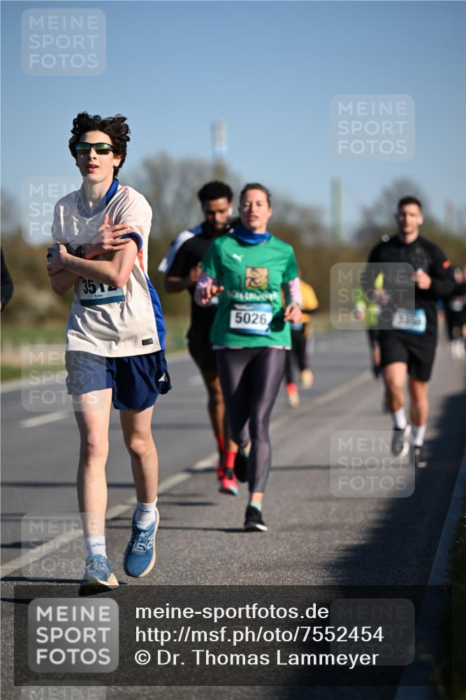 06.04.2025 - 44. Internationalen Wilhelmsburger Insellauf Dr. Thomas Lammeyer http://msf.ph/oto/7552454 06.04.2025 09:26:17 Laufen 351, 5026 meine-sportfotos.de