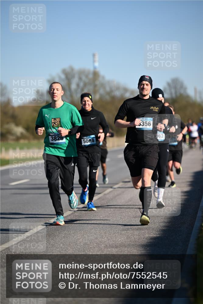 06.04.2025 - 44. Internationalen Wilhelmsburger Insellauf Dr. Thomas Lammeyer http://msf.ph/oto/7552545 06.04.2025 09:26:29 Laufen 3826, 5084, 3356, 067 meine-sportfotos.de