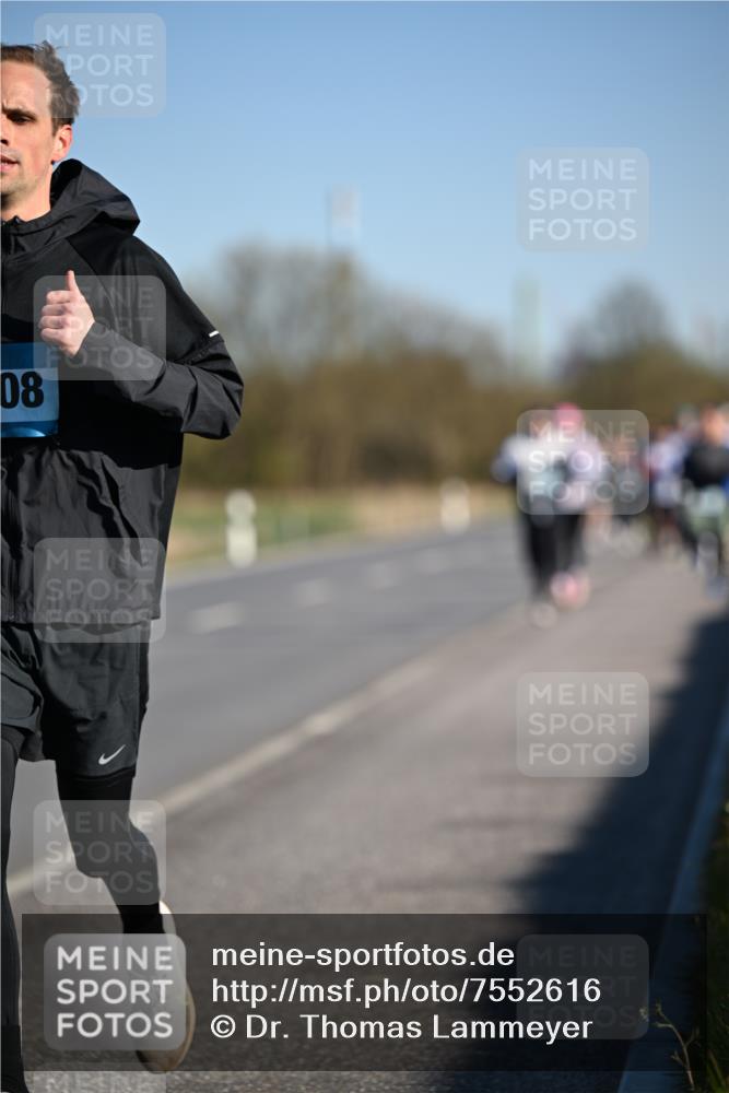 06.04.2025 - 44. Internationalen Wilhelmsburger Insellauf Dr. Thomas Lammeyer http://msf.ph/oto/7552616 06.04.2025 09:26:35 Laufen 08 meine-sportfotos.de