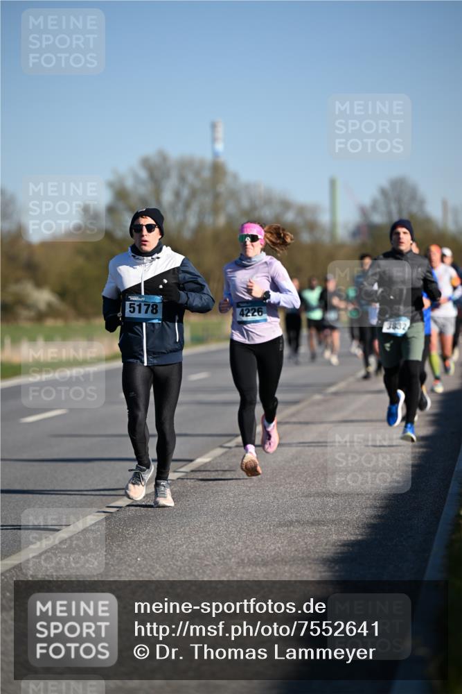 06.04.2025 - 44. Internationalen Wilhelmsburger Insellauf Dr. Thomas Lammeyer http://msf.ph/oto/7552641 06.04.2025 09:26:41 Laufen 5178, 4226, 3832 meine-sportfotos.de