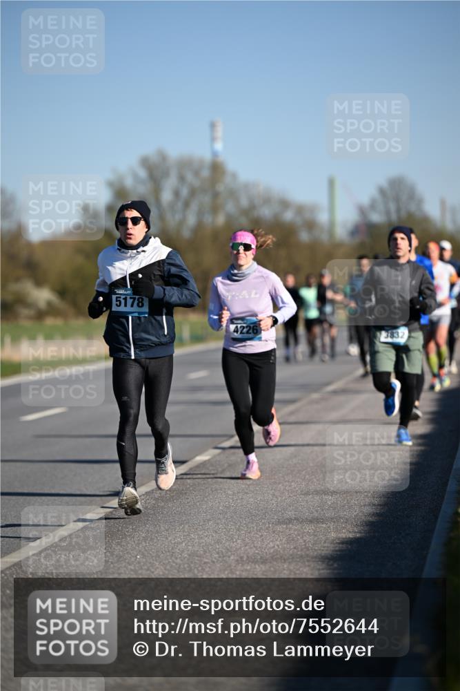 06.04.2025 - 44. Internationalen Wilhelmsburger Insellauf Dr. Thomas Lammeyer http://msf.ph/oto/7552644 06.04.2025 09:26:41 Laufen 5178, 4226, 3832 meine-sportfotos.de