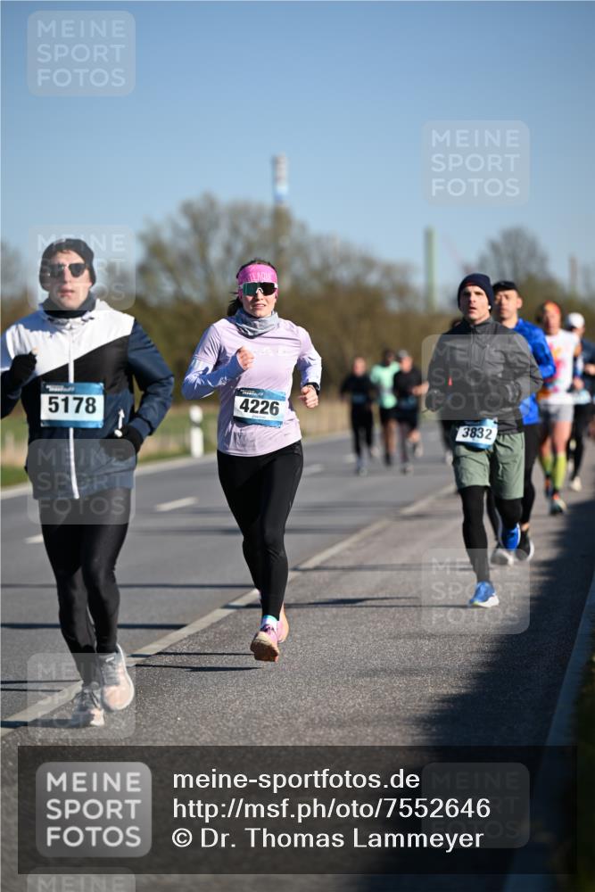 06.04.2025 - 44. Internationalen Wilhelmsburger Insellauf Dr. Thomas Lammeyer http://msf.ph/oto/7552646 06.04.2025 09:26:42 Laufen 4226, 5178, 3832 meine-sportfotos.de