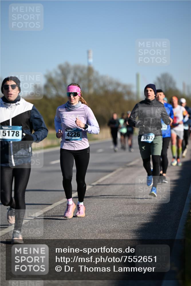 06.04.2025 - 44. Internationalen Wilhelmsburger Insellauf Dr. Thomas Lammeyer http://msf.ph/oto/7552651 06.04.2025 09:26:42 Laufen 5178, 4226, 3832 meine-sportfotos.de