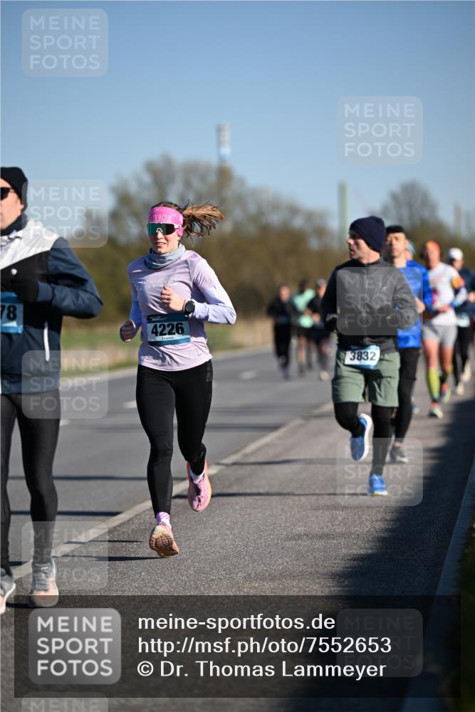 06.04.2025 - 44. Internationalen Wilhelmsburger Insellauf Dr. Thomas Lammeyer http://msf.ph/oto/7552653 06.04.2025 09:26:42 Laufen 78, 4226, 3832 meine-sportfotos.de