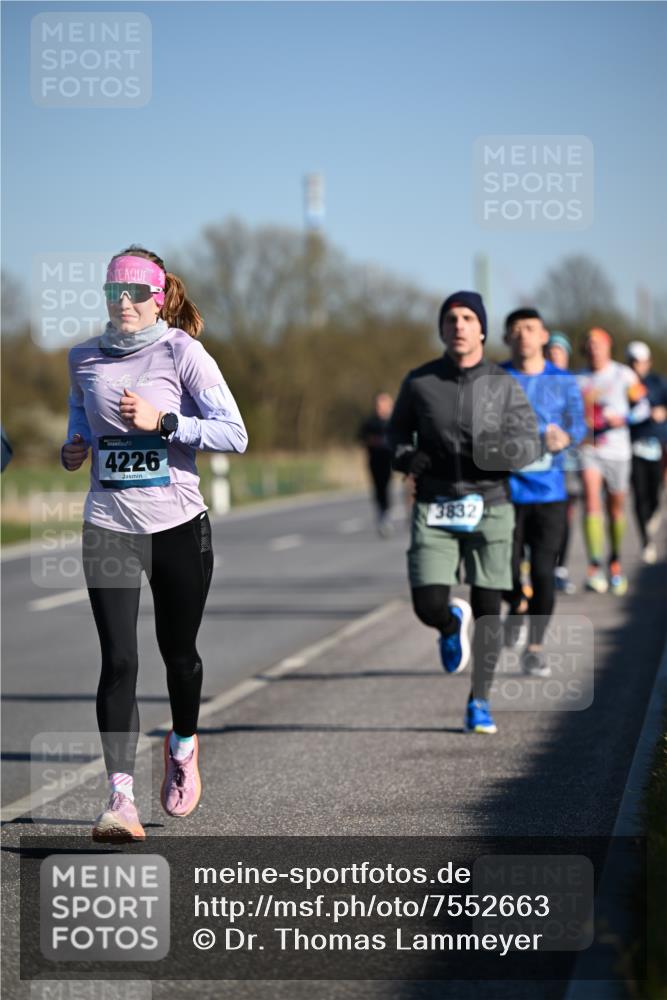 06.04.2025 - 44. Internationalen Wilhelmsburger Insellauf Dr. Thomas Lammeyer http://msf.ph/oto/7552663 06.04.2025 09:26:43 Laufen 4226, 3832 meine-sportfotos.de