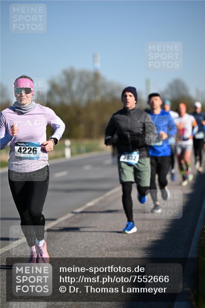 06.04.2025 - 44. Internationalen Wilhelmsburger Insellauf Dr. Thomas Lammeyer http://msf.ph/oto/7552666 06.04.2025 09:26:43 Laufen 4226, 3832 meine-sportfotos.de