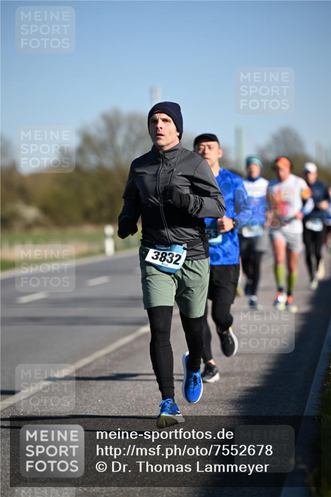 06.04.2025 - 44. Internationalen Wilhelmsburger Insellauf Dr. Thomas Lammeyer http://msf.ph/oto/7552678 06.04.2025 09:26:44 Laufen 3832 meine-sportfotos.de