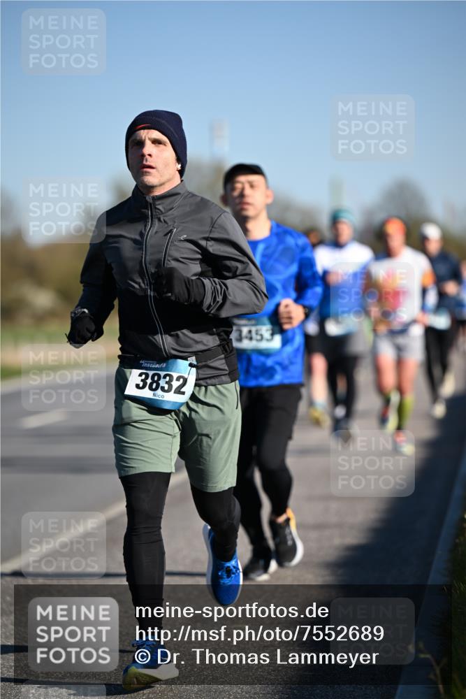 06.04.2025 - 44. Internationalen Wilhelmsburger Insellauf Dr. Thomas Lammeyer http://msf.ph/oto/7552689 06.04.2025 09:26:45 Laufen 3832, 3453 meine-sportfotos.de