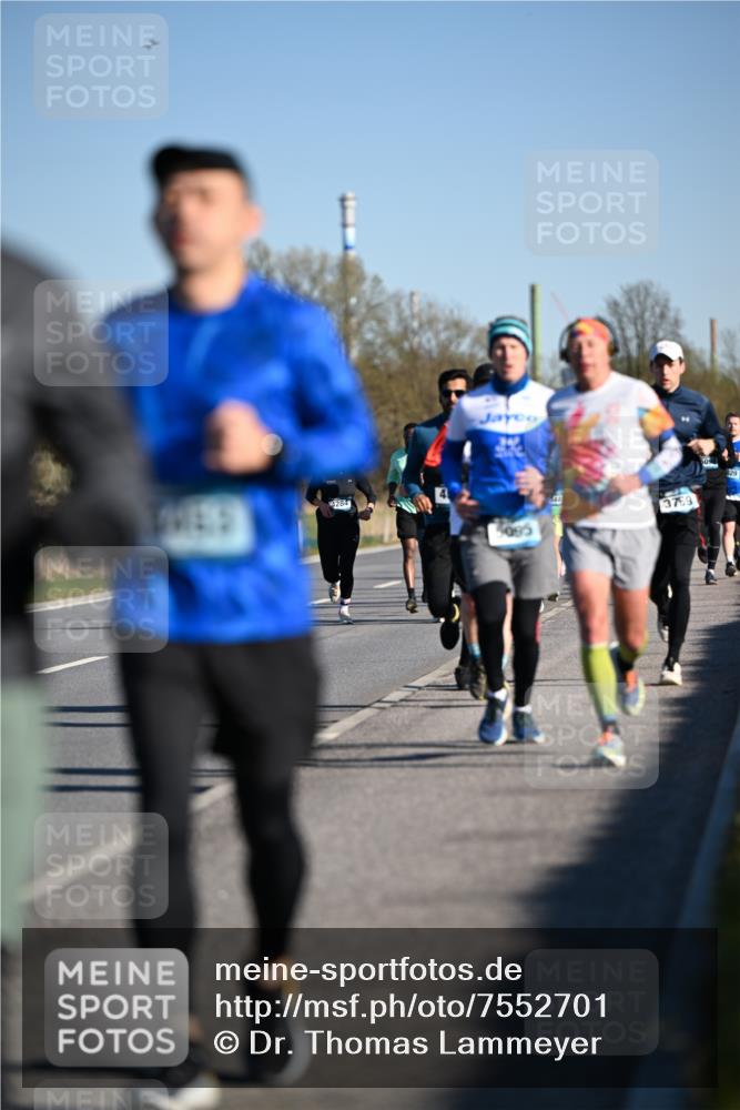 06.04.2025 - 44. Internationalen Wilhelmsburger Insellauf Dr. Thomas Lammeyer http://msf.ph/oto/7552701 06.04.2025 09:26:46 Laufen 4284, 3769, 5095 meine-sportfotos.de