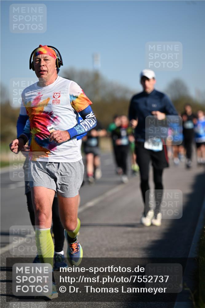 06.04.2025 - 44. Internationalen Wilhelmsburger Insellauf Dr. Thomas Lammeyer http://msf.ph/oto/7552737 06.04.2025 09:26:49 Laufen 226 meine-sportfotos.de