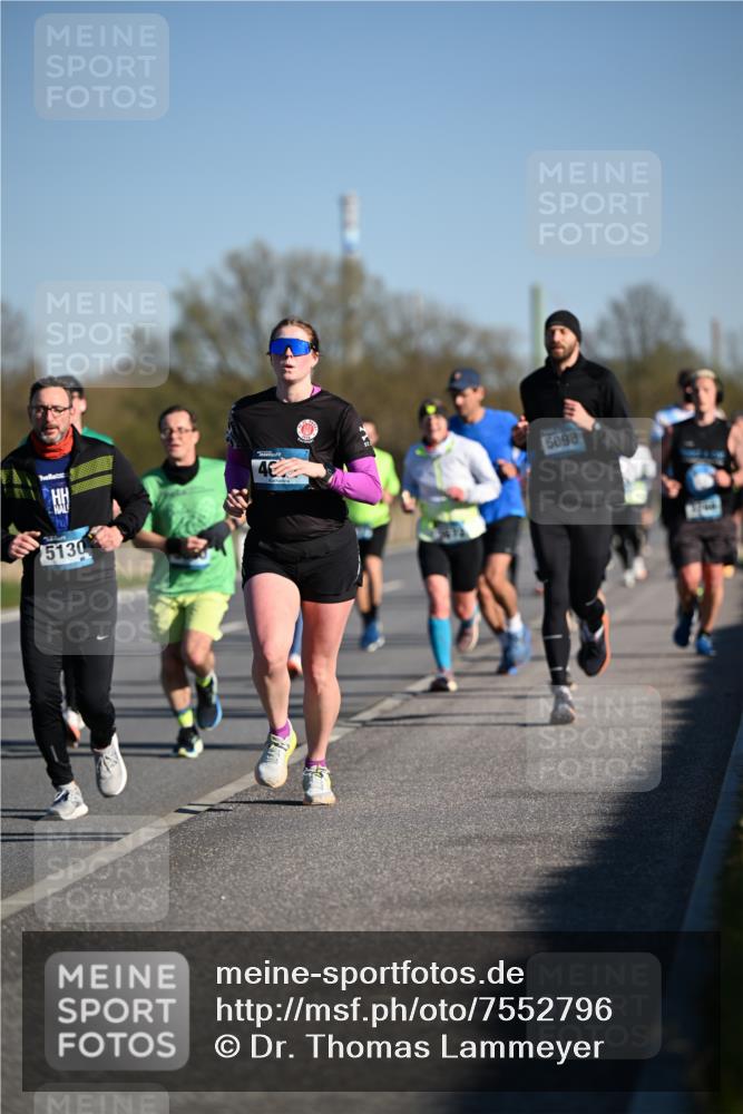 06.04.2025 - 44. Internationalen Wilhelmsburger Insellauf Dr. Thomas Lammeyer http://msf.ph/oto/7552796 06.04.2025 09:26:54 Laufen 5130, 40, 5098 meine-sportfotos.de