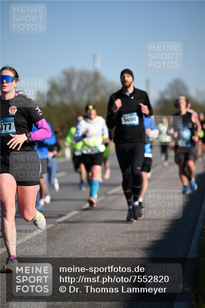 06.04.2025 - 44. Internationalen Wilhelmsburger Insellauf Dr. Thomas Lammeyer http://msf.ph/oto/7552820 06.04.2025 09:26:56 Laufen 5090, 077 meine-sportfotos.de