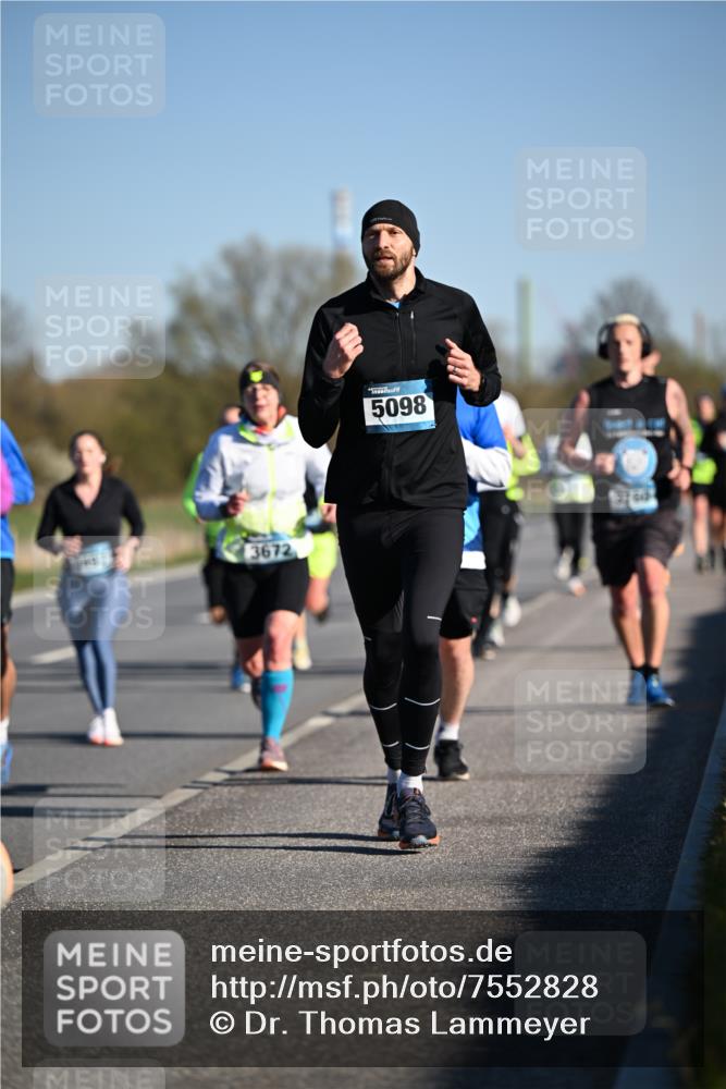 06.04.2025 - 44. Internationalen Wilhelmsburger Insellauf Dr. Thomas Lammeyer http://msf.ph/oto/7552828 06.04.2025 09:26:56 Laufen 3672, 5098 meine-sportfotos.de