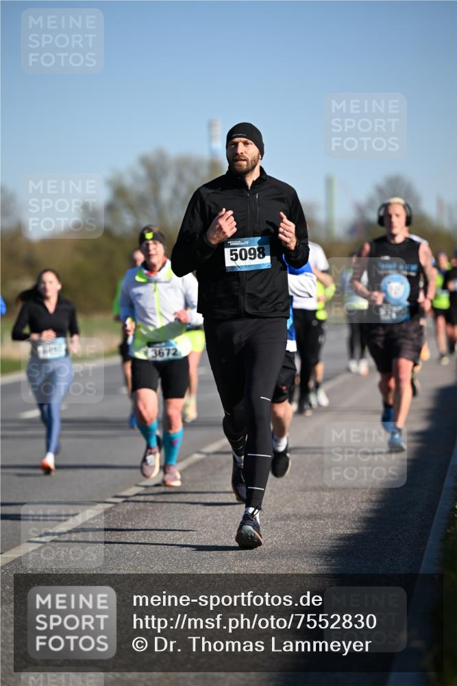 06.04.2025 - 44. Internationalen Wilhelmsburger Insellauf Dr. Thomas Lammeyer http://msf.ph/oto/7552830 06.04.2025 09:26:56 Laufen 3672, 5098 meine-sportfotos.de