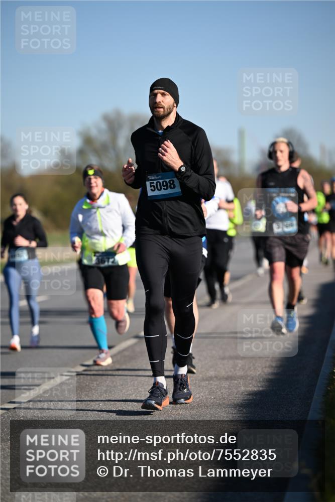 06.04.2025 - 44. Internationalen Wilhelmsburger Insellauf Dr. Thomas Lammeyer http://msf.ph/oto/7552835 06.04.2025 09:26:57 Laufen 3672, 5098 meine-sportfotos.de