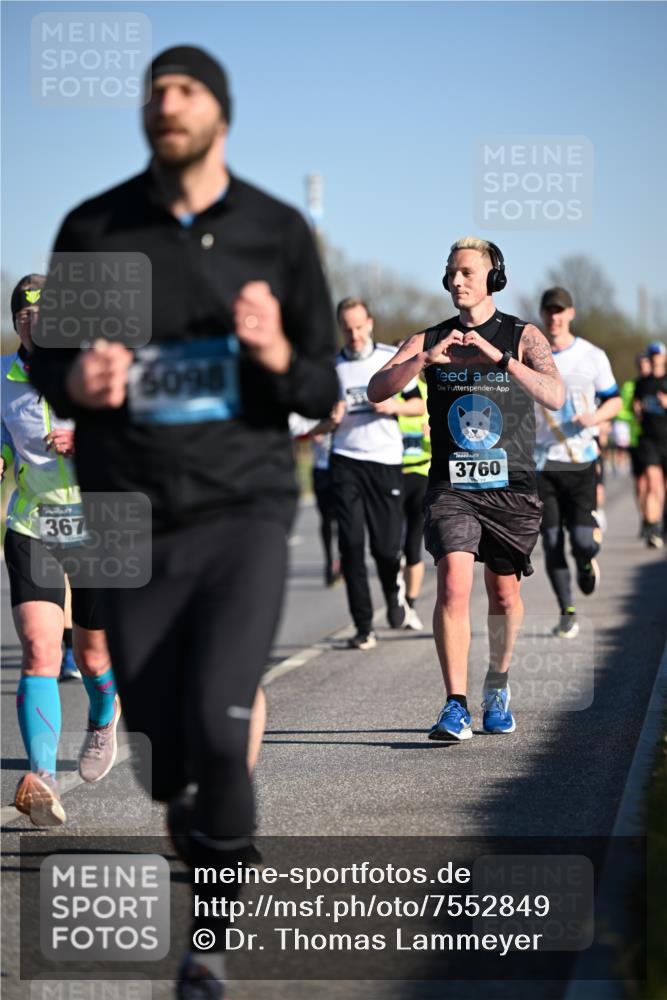 06.04.2025 - 44. Internationalen Wilhelmsburger Insellauf Dr. Thomas Lammeyer http://msf.ph/oto/7552849 06.04.2025 09:26:58 Laufen 367, 5098, 3760 meine-sportfotos.de