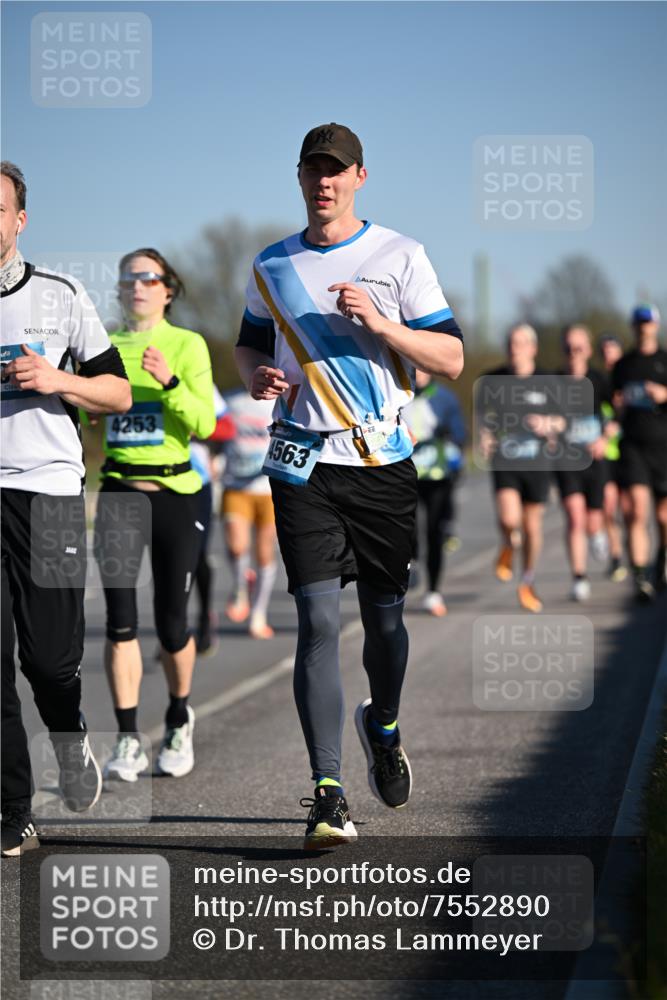 06.04.2025 - 44. Internationalen Wilhelmsburger Insellauf Dr. Thomas Lammeyer http://msf.ph/oto/7552890 06.04.2025 09:27:02 Laufen 4253, 4563 meine-sportfotos.de