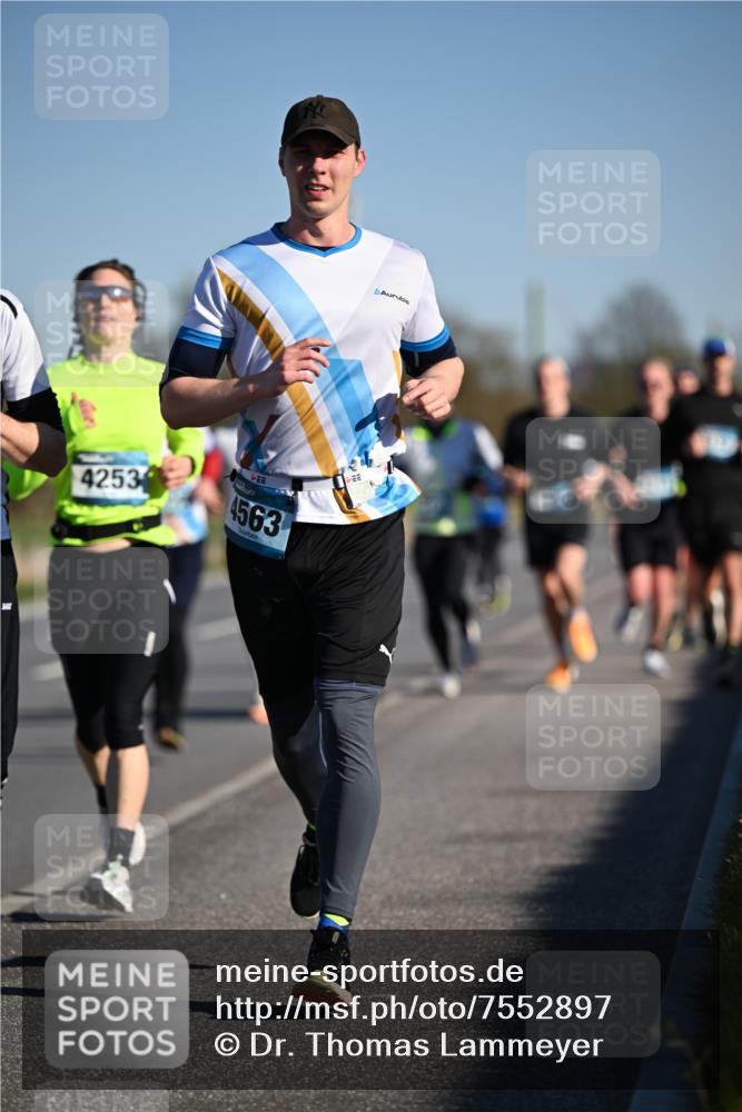 06.04.2025 - 44. Internationalen Wilhelmsburger Insellauf Dr. Thomas Lammeyer http://msf.ph/oto/7552897 06.04.2025 09:27:02 Laufen 4253, 4563 meine-sportfotos.de