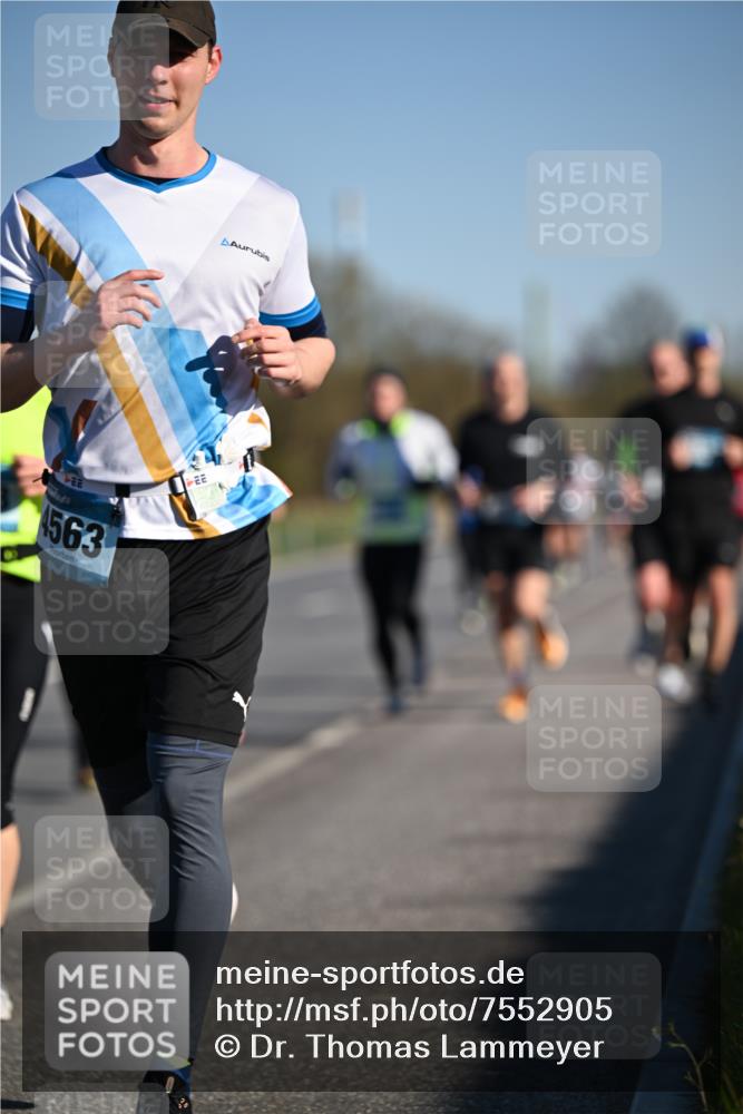 06.04.2025 - 44. Internationalen Wilhelmsburger Insellauf Dr. Thomas Lammeyer http://msf.ph/oto/7552905 06.04.2025 09:27:03 Laufen 563 meine-sportfotos.de